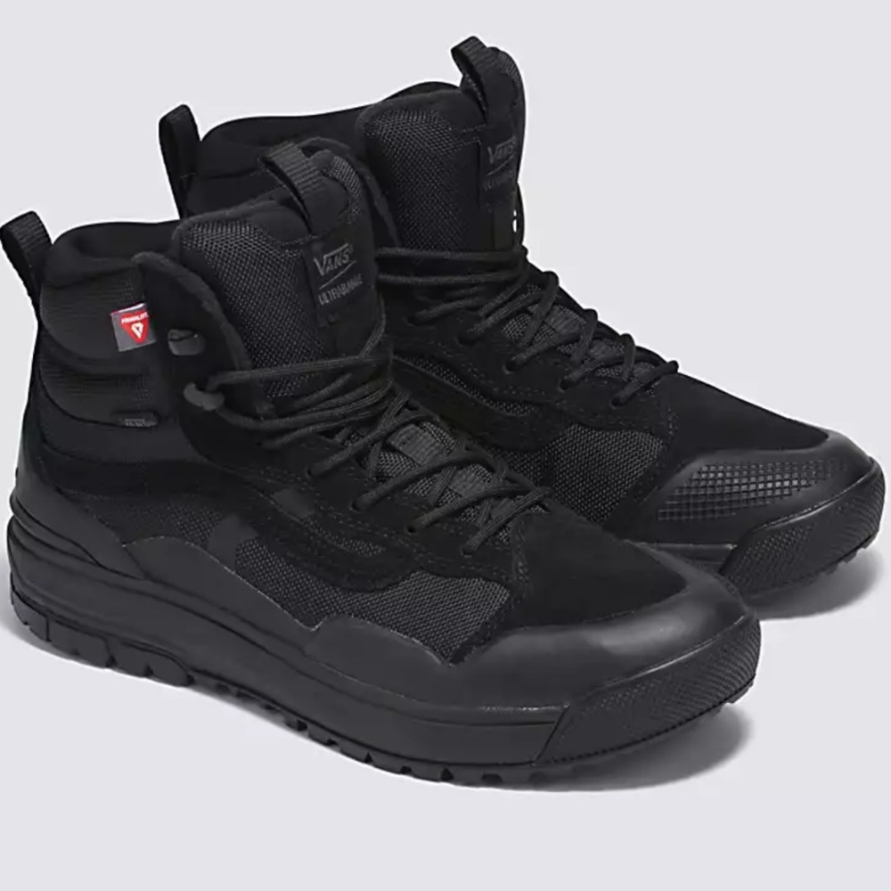 Vans WMNS Ultrarange Exo
Black/Black
VN0A4BVSBKA
Boots Sneakers - Picture 15 of 16